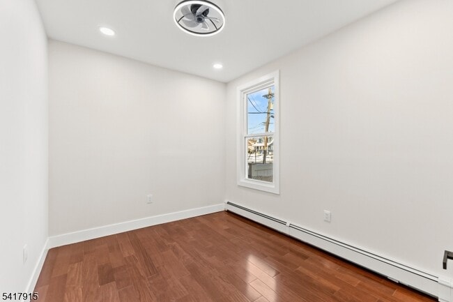 Building Photo - 633 Lafayette Ave