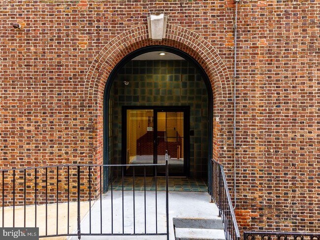 Building Photo - 303 Vine St