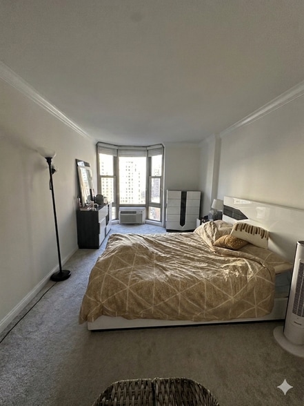 Bedroom - 1340 N Dearborn St