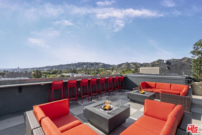 Building Photo - 7428 Santa Monica Blvd