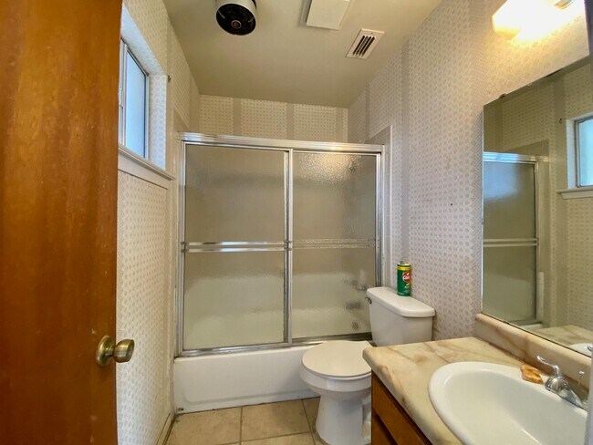 Building Photo - 114 Rhonda Dr