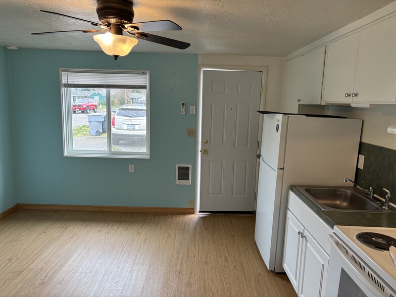Livingroom/Kitchen - 1819 Carroll St