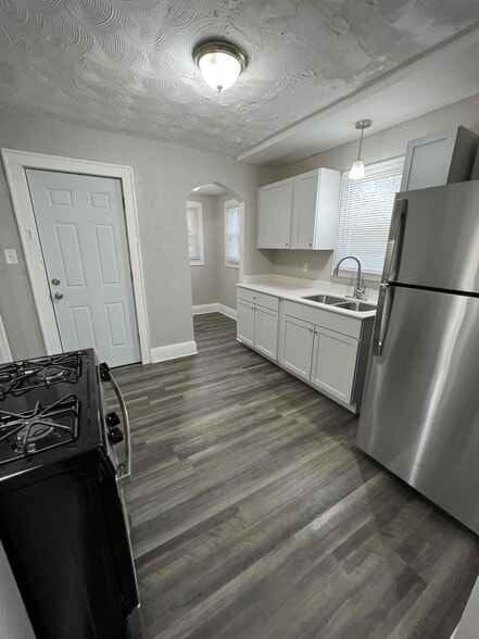 Building Photo - 914 Whittier Ave