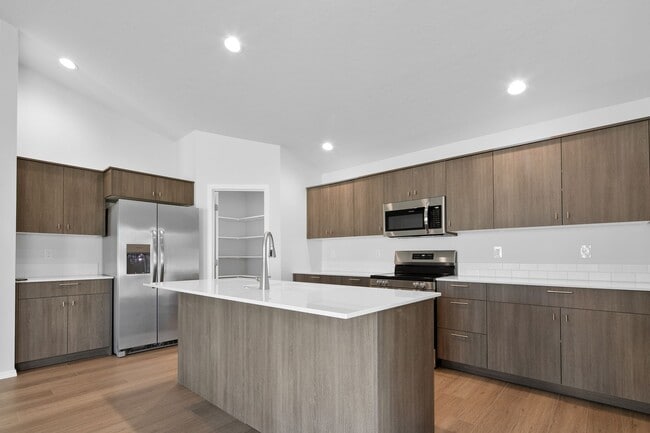 Building Photo - $200.00 Move in Special for September / Oc...