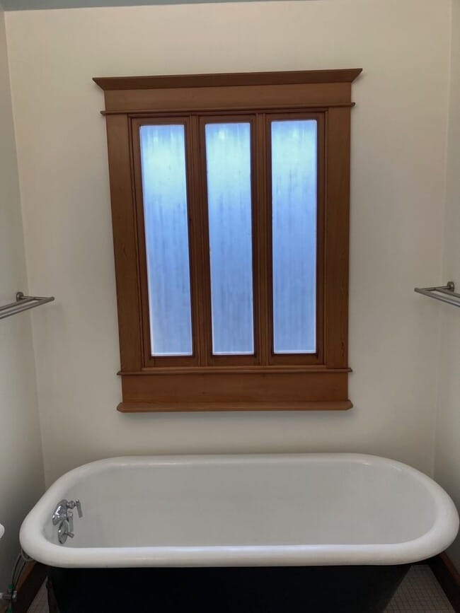 Building Photo - Stunning 2 Bedroom, 1 Bath Craftsman Front...