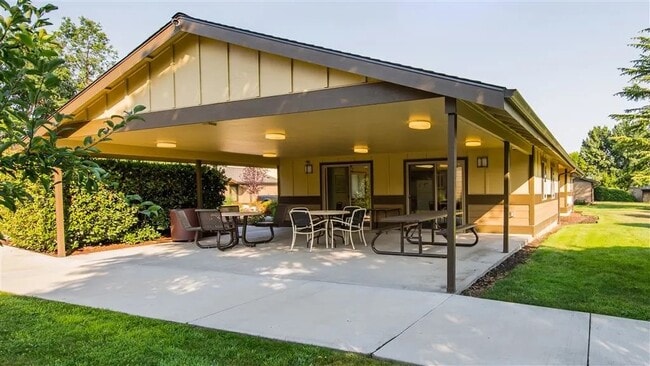 Building Photo - 933 N Rose St