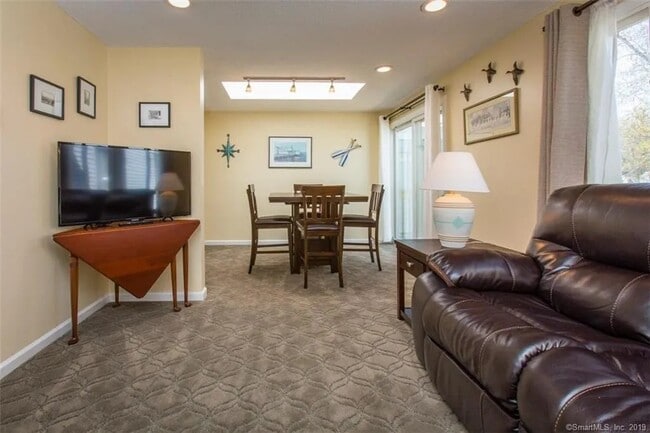 Building Photo - 31 Cinnamon Spring