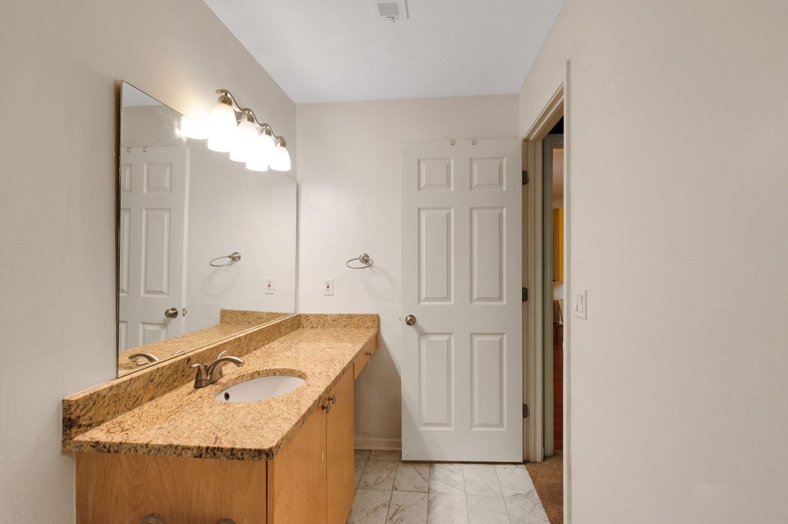 Building Photo - Room in Condo on Gettysburg Pl