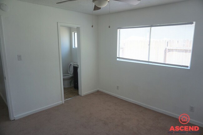 Building Photo - 648 Delfino Ln