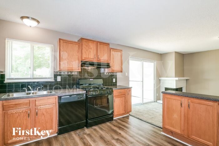 Building Photo - 6219 Silver Fox Dr
