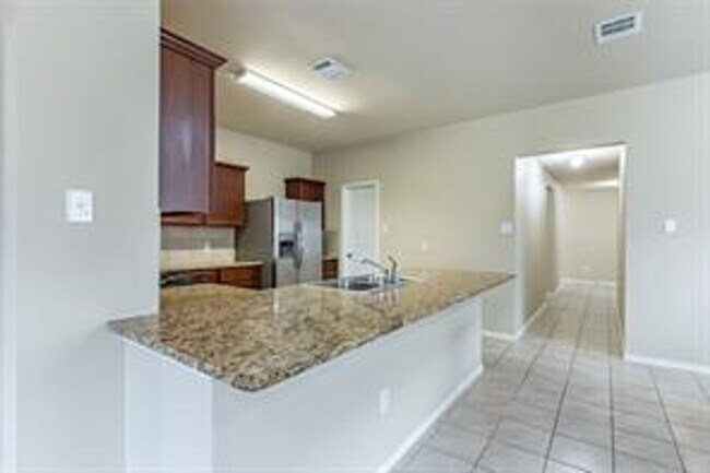 Building Photo - Single-family beautiful home has 5 bedroom...