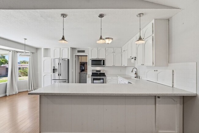 Building Photo - Mesa 4 Bed Single-Level Home • 2,044 Sq Ft • Oversized Yard • Stapley & McKellips