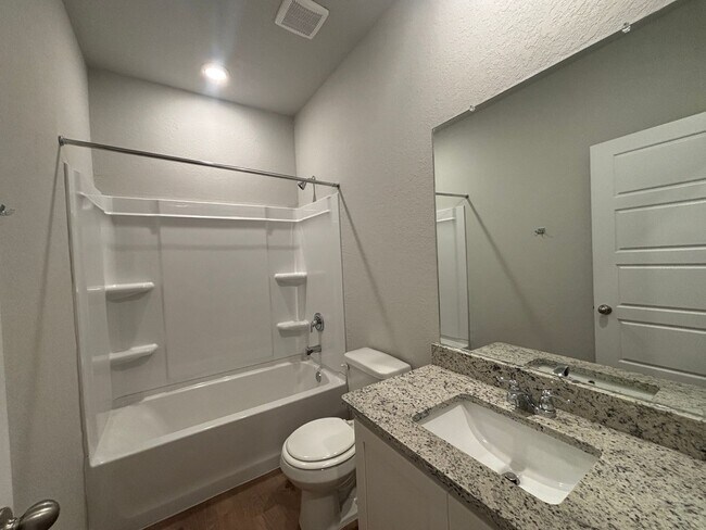 Building Photo - Want luxury living in the Far West ...Look no further...Amanda Park is it