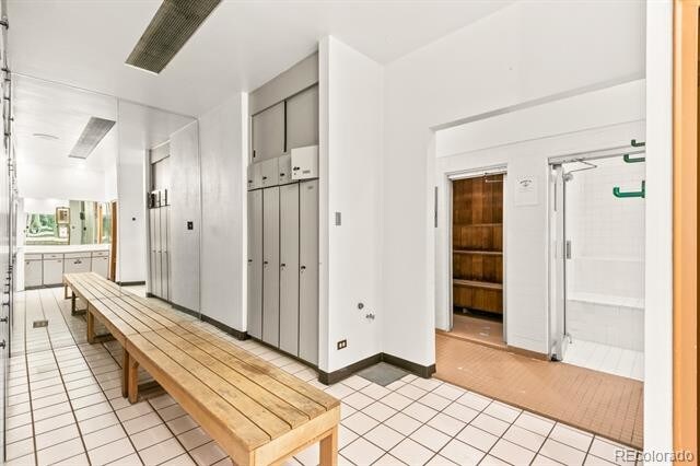 Locker rooms - 790 N Washington St