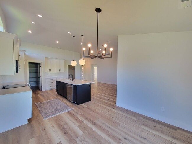 Building Photo - 4705 Corinth Dr