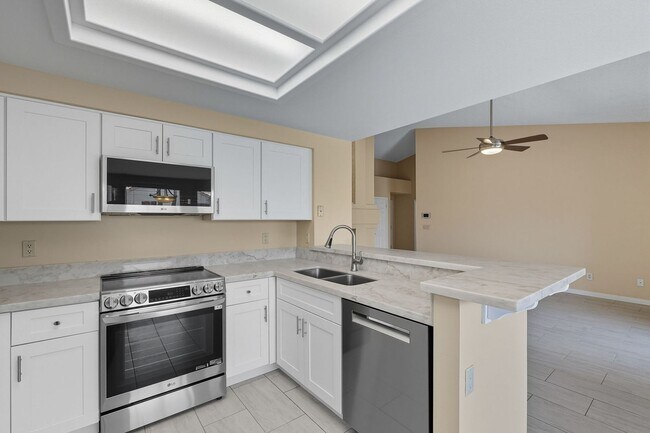 Building Photo - Scottsdale Ranch - Three Bedrooms and POOL!