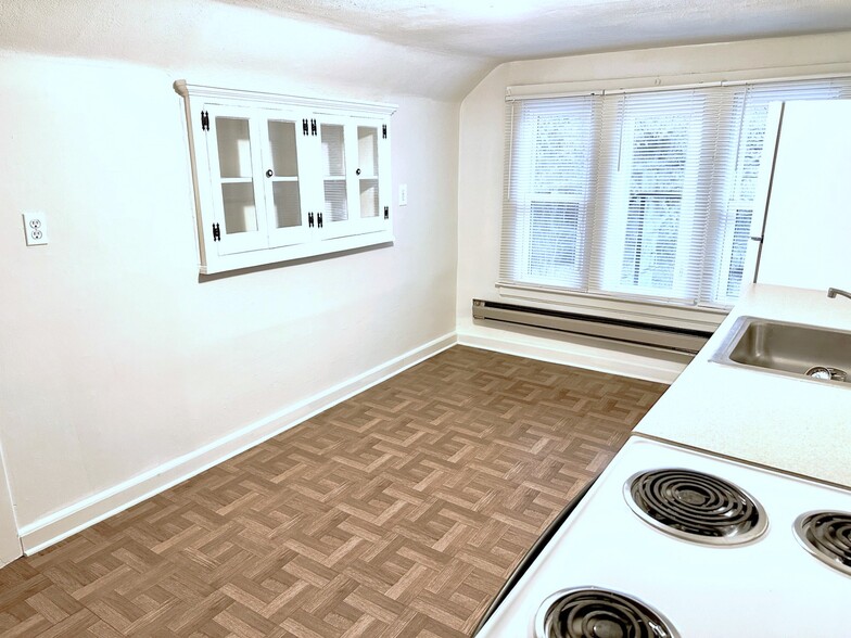 Building Photo - 1214 8th St