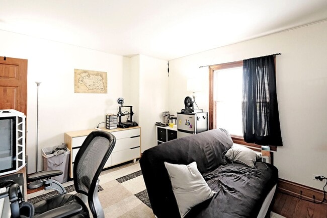 Building Photo - Spacious Fry’s Spring Home – Great Layout for Roommates