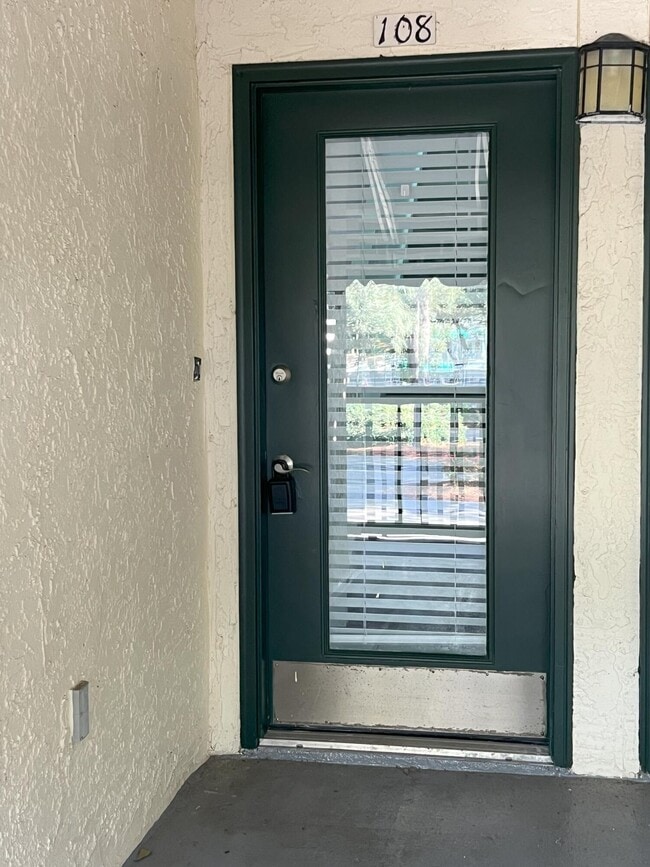 Building Photo - 108 Southlake Ct