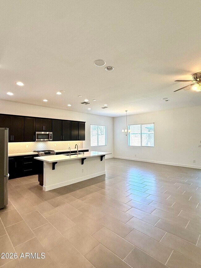 Building Photo - 3824 Fiestaflower Ln
