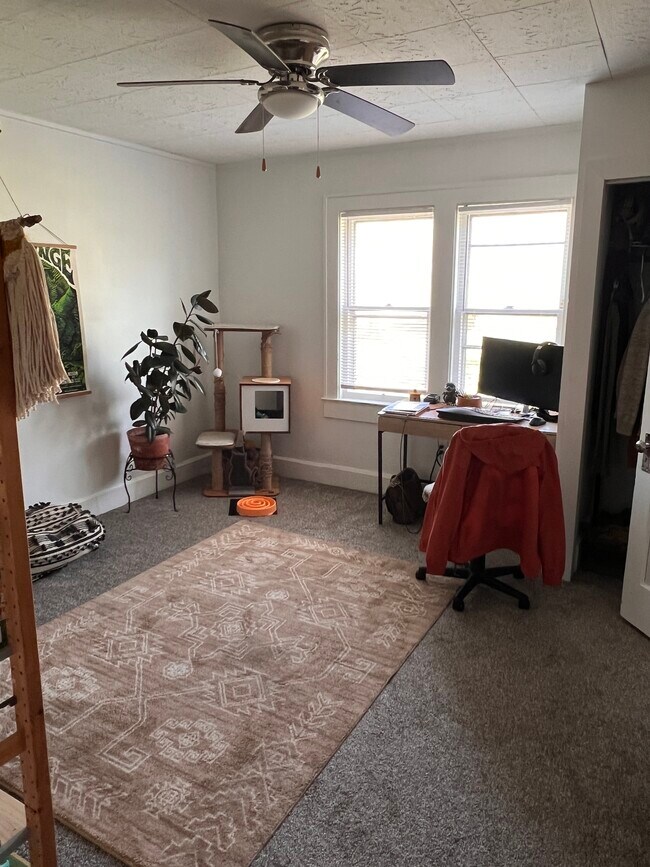 Building Photo - 433 N Randall St