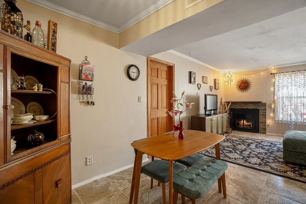 Dining Area - 2501 W Zia Rd