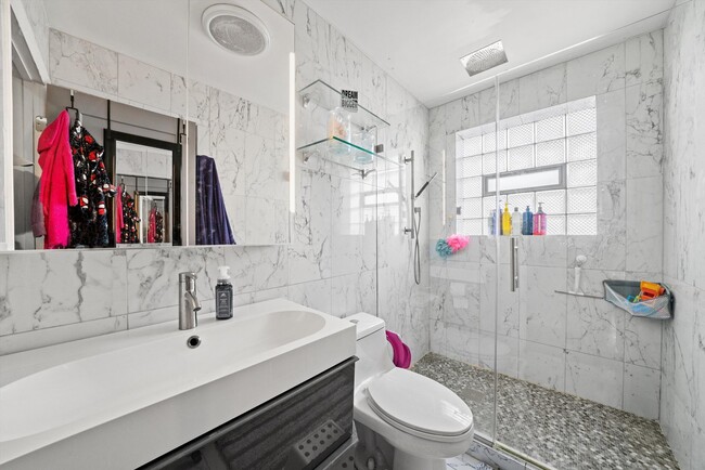 Building Photo - 8819 N Wisner St