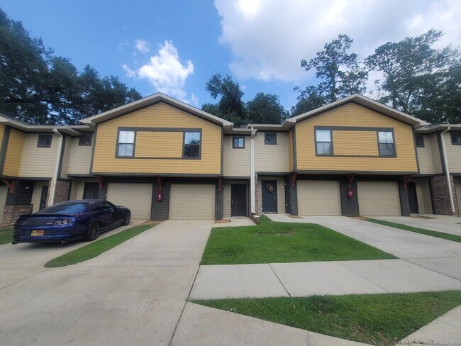 Building Photo - 741 White Dr