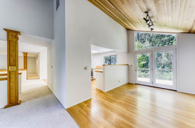 Building Photo - 3 Bedroom Home on Peaceful Property