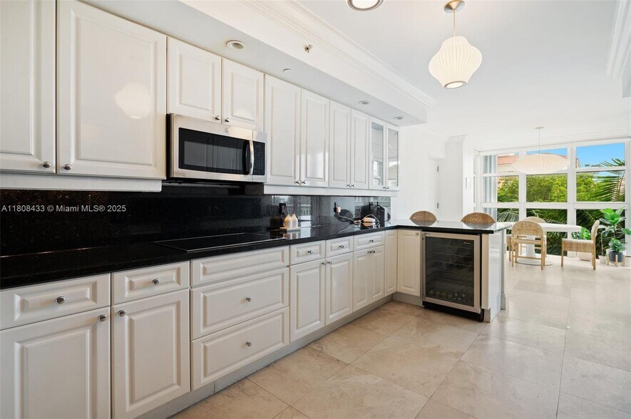 Building Photo - 765 Crandon Blvd
