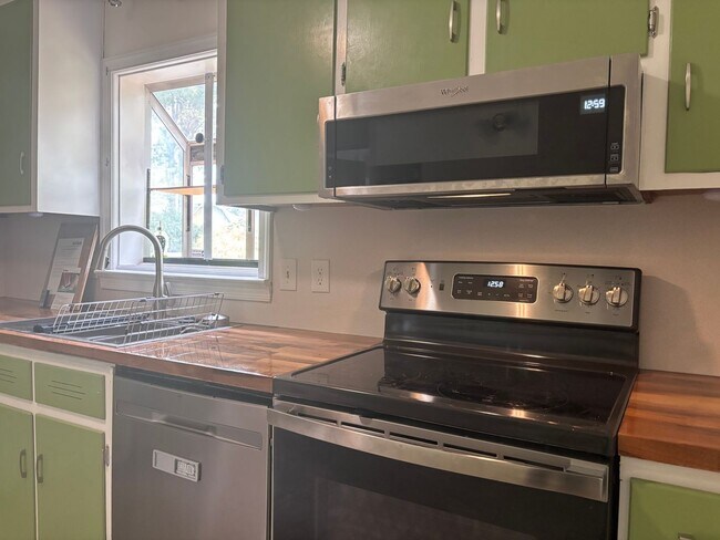 Building Photo - 4bd/2.5ba Home in Hampton