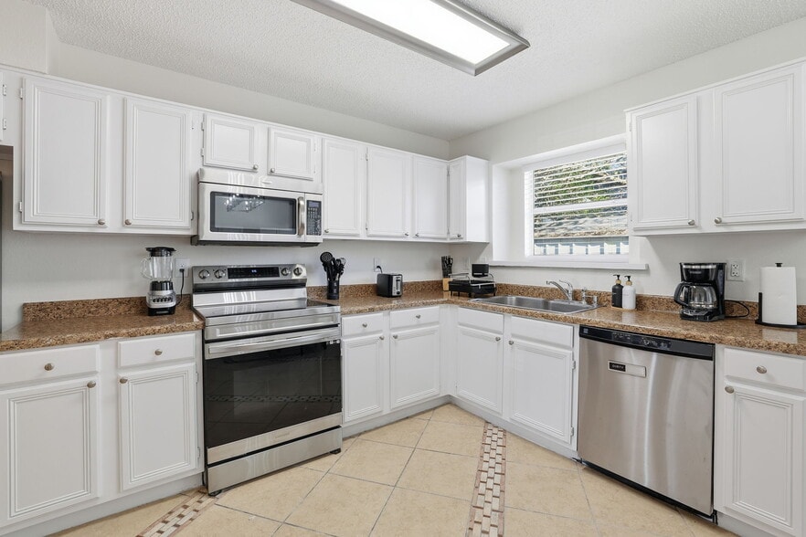 Building Photo - 1619 Collin Dr