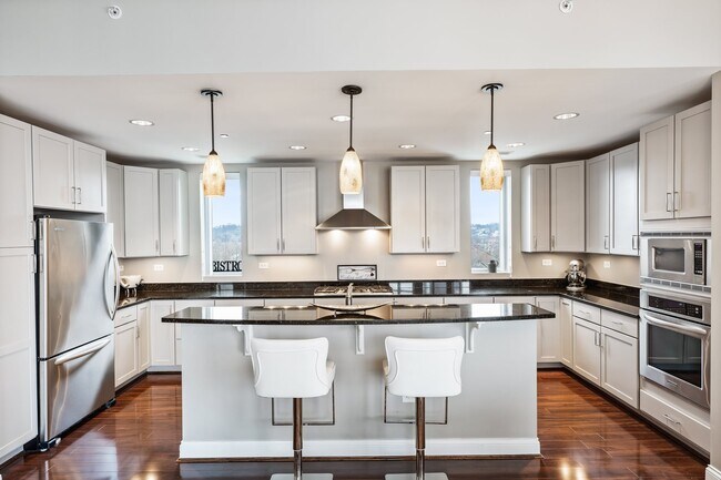 Building Photo - 400 Riverboat Row