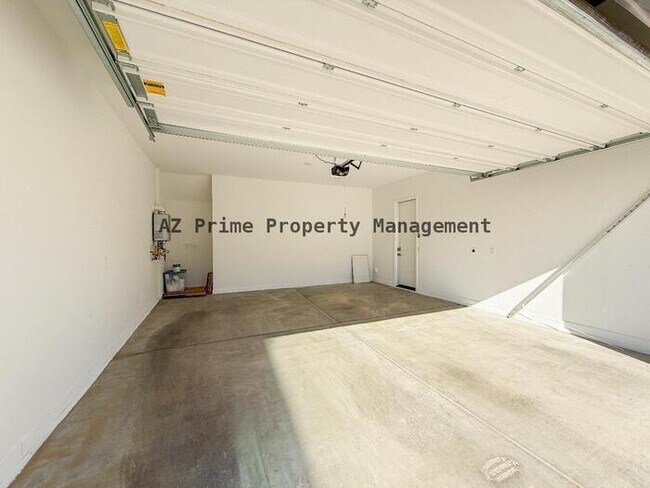 Building Photo - 5138 E Anderson Dr