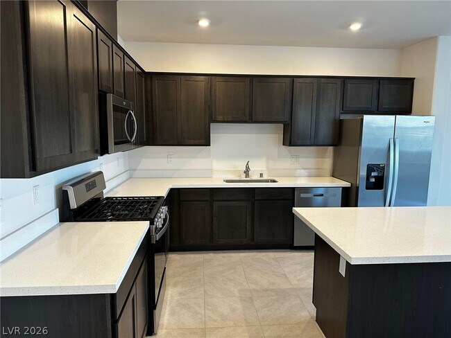 Building Photo - 512 Ylang Pl
