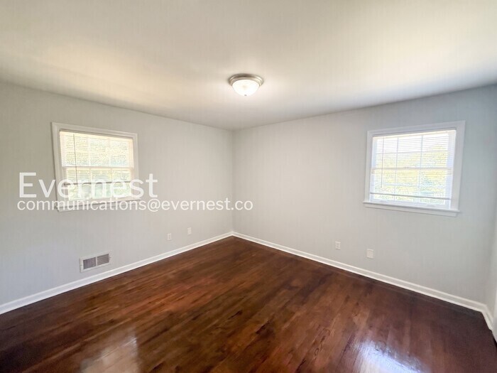 Building Photo - 605 71st St S