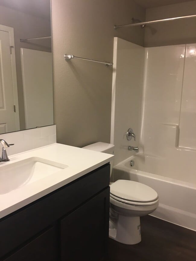 Building Photo - Single Level 2 Bedroom / 1 Bathroom in SW Redmond
