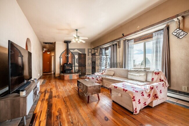 Building Photo - 531 E Milt Dr