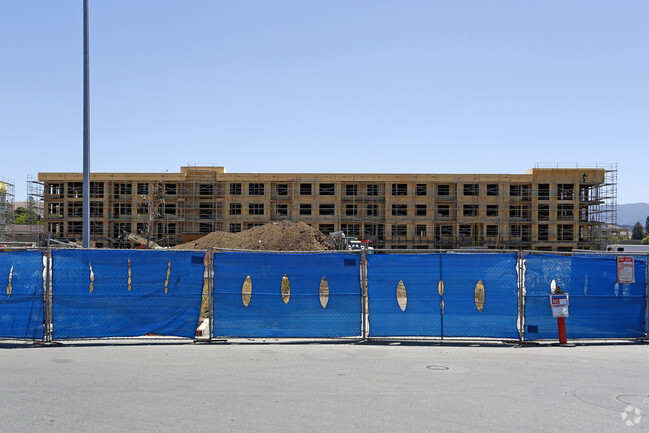 Building Photo - Lexington at Avenue One