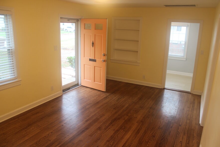 Building Photo - 2332 Albright Dr