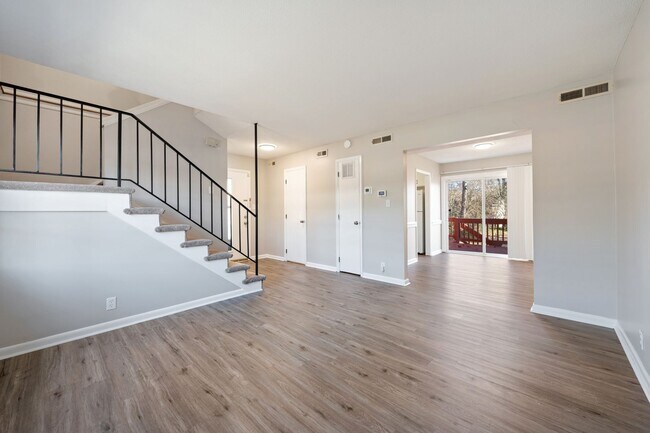 Building Photo - Charming 2-Bedroom End Unit townhome Avail...