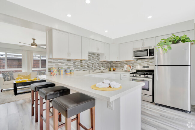 Building Photo - Palm View Village (Furnished Units Available)