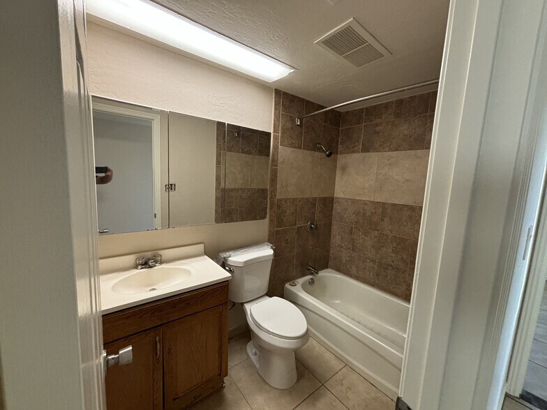 Building Photo - 8527 N 31st Dr
