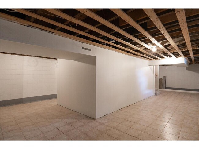 Building Photo - 1183 Edgerton St