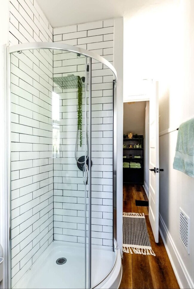 Building Photo - 575 1/2 City Park Avenue-SI ID1265608P