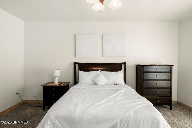 Building Photo - 2561 Desert Cove Pl