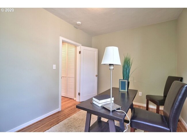 Building Photo - 4516 SE 33rd Pl