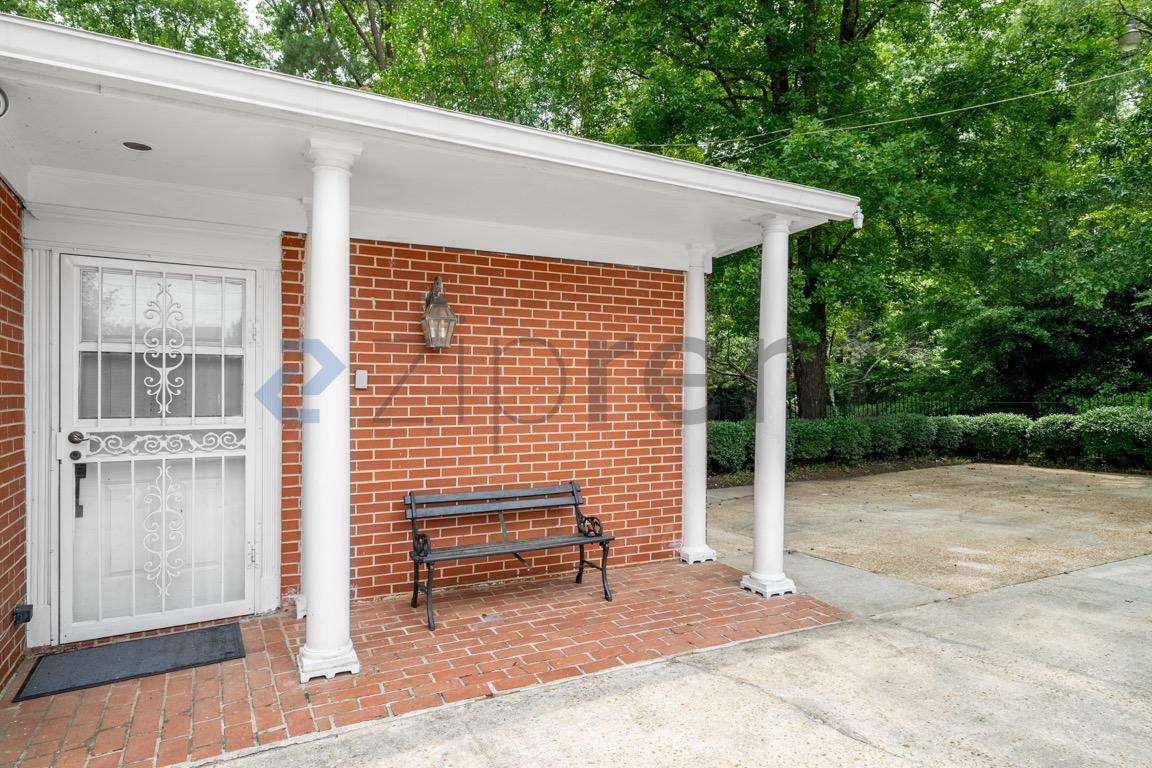 Building Photo - 615 Pinecrest Dr