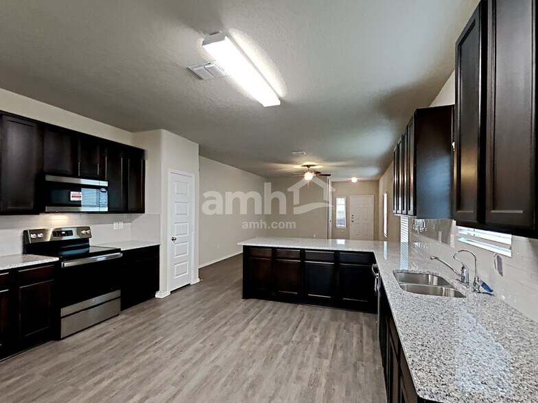 Building Photo - 719 Red Barn Bnd