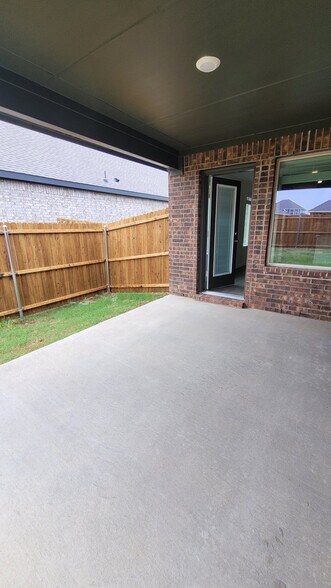 Building Photo - 509 Range Rd